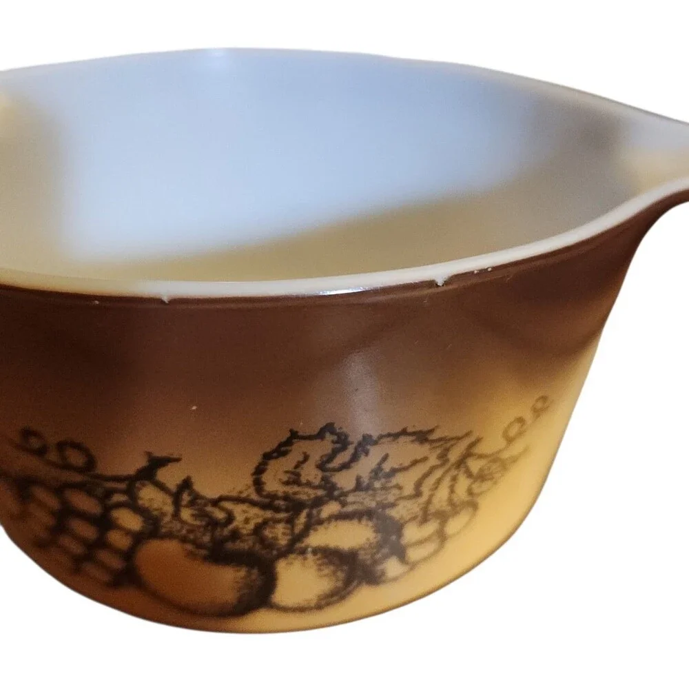 Vintage 70s Pyrex #473 Old Orchard 1qt. Round Casserole Dish Brown with Fruit